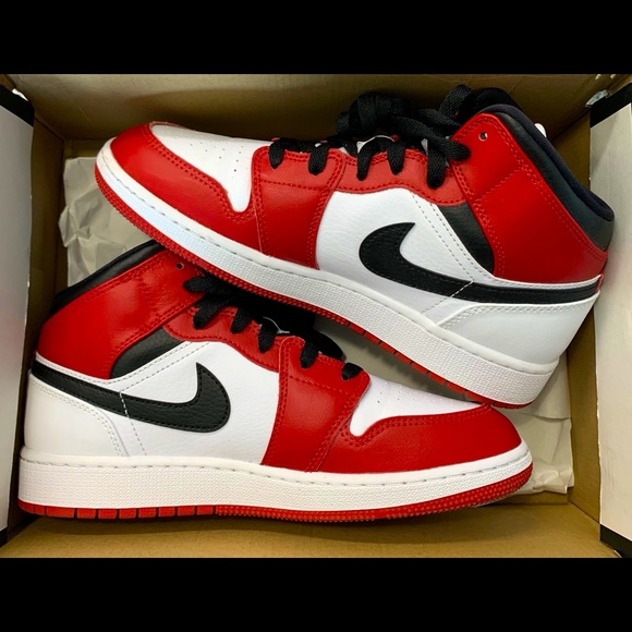 MID CHICAGO AIR JORDANS - Picture 4 of 5